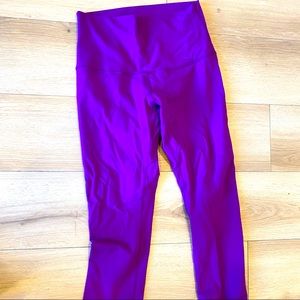 Lululemon High Waisted Wunder Under Crops - 8